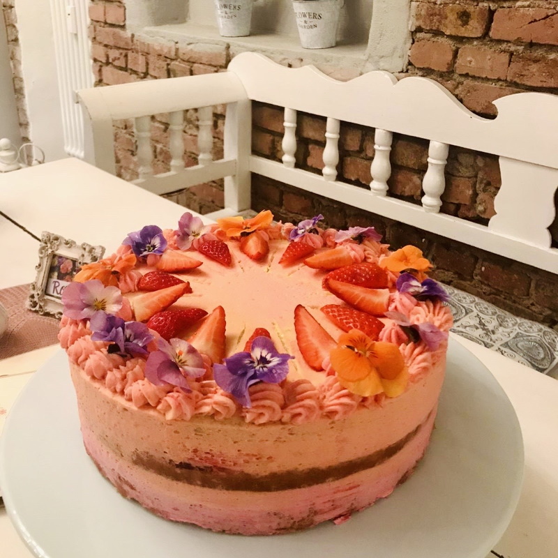 Flowery-Cake (Erdbeer-Mango)
