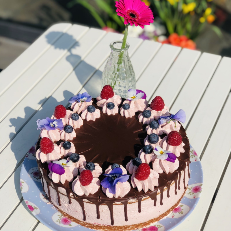 Wildberry-Vanilla Cake (vegan)